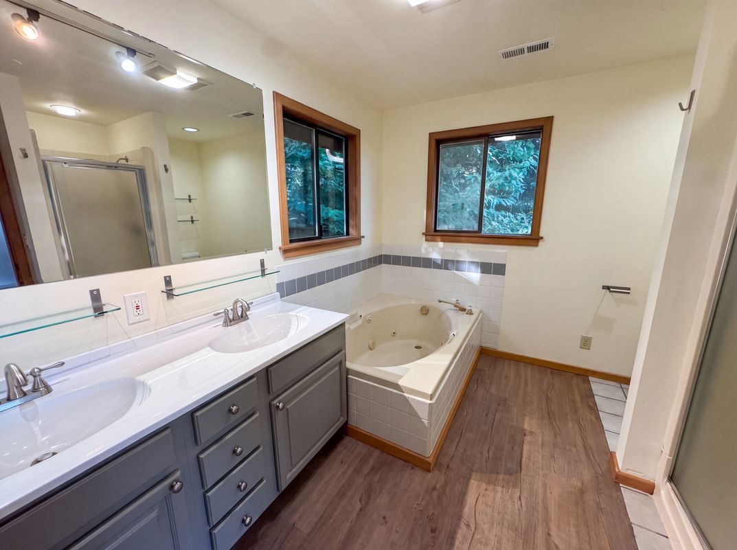 Photo 13 of 29 of 4510 SW 244th St, Vashon, WA