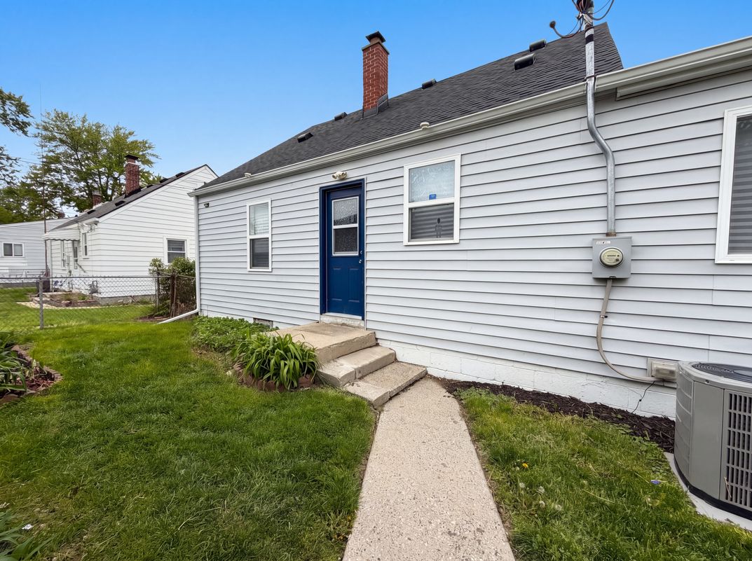 Photo 5 of 19 of 26311 Hopkins St, Inkster, MI