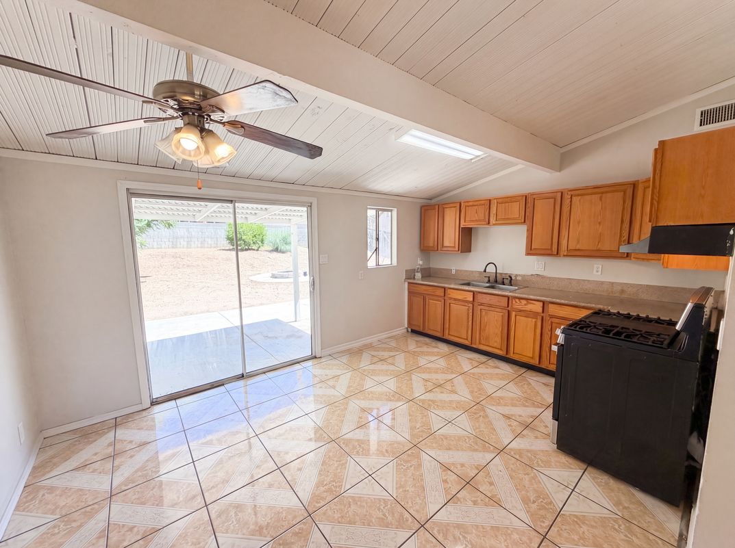 Photo 6 of 21 of 415 E Indian School Ln, Banning, CA