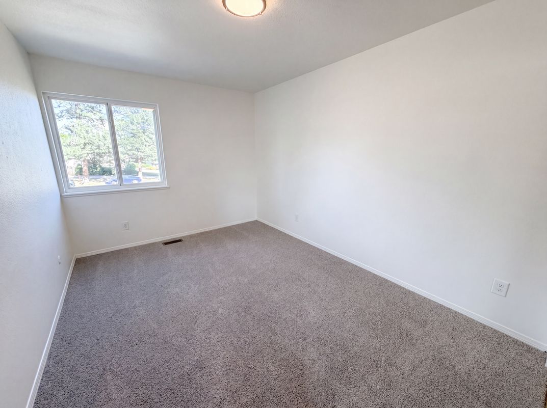 Photo 19 of 40 of 10330 E Weaver Pl, Englewood, CO