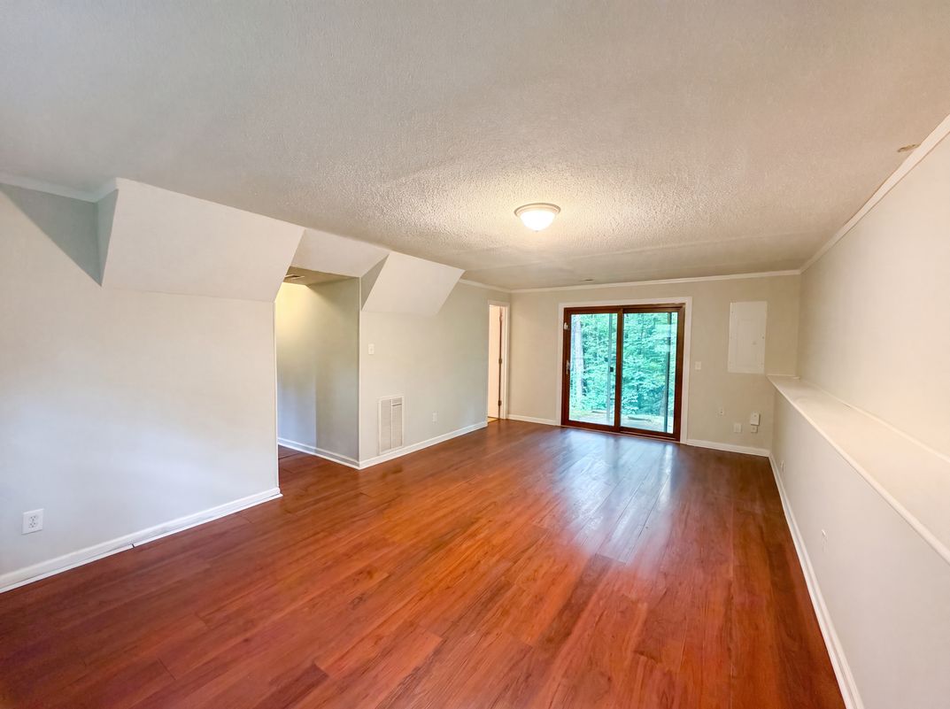 Photo 3 of 17 of 7816 Foxwood Dr, Raleigh, NC