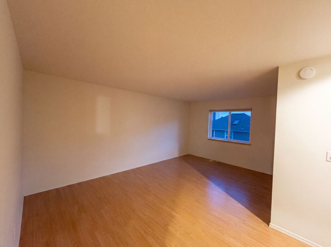 Photo 10 of 26 of 12531 81st Pl NE, Kirkland, WA