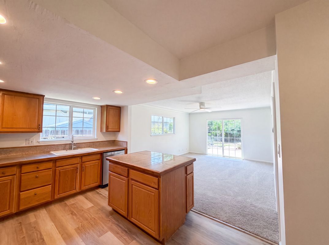 Photo 15 of 41 of 7007 Ursa Pkwy, Sacramento, CA