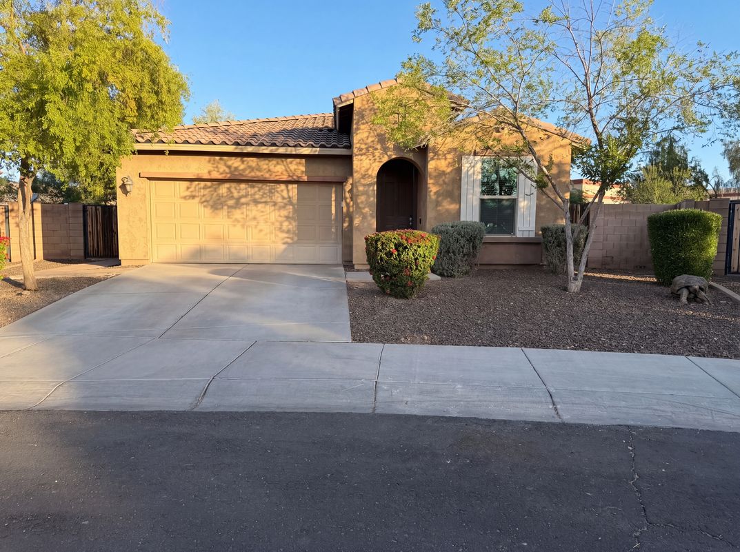 Property photo 1 of 112 E Bernie Ln