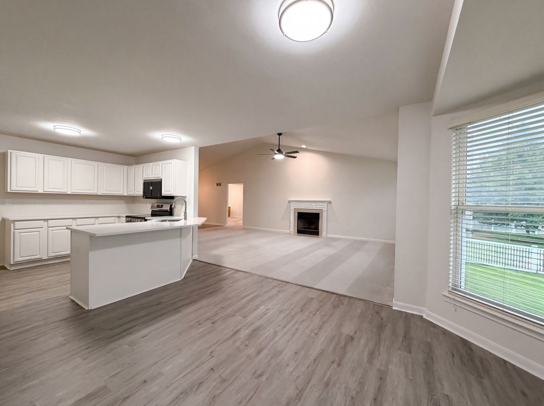 Photo 11 of 26 of 2212 Harborside Dr, DARDENNE PRAIRIE, MO