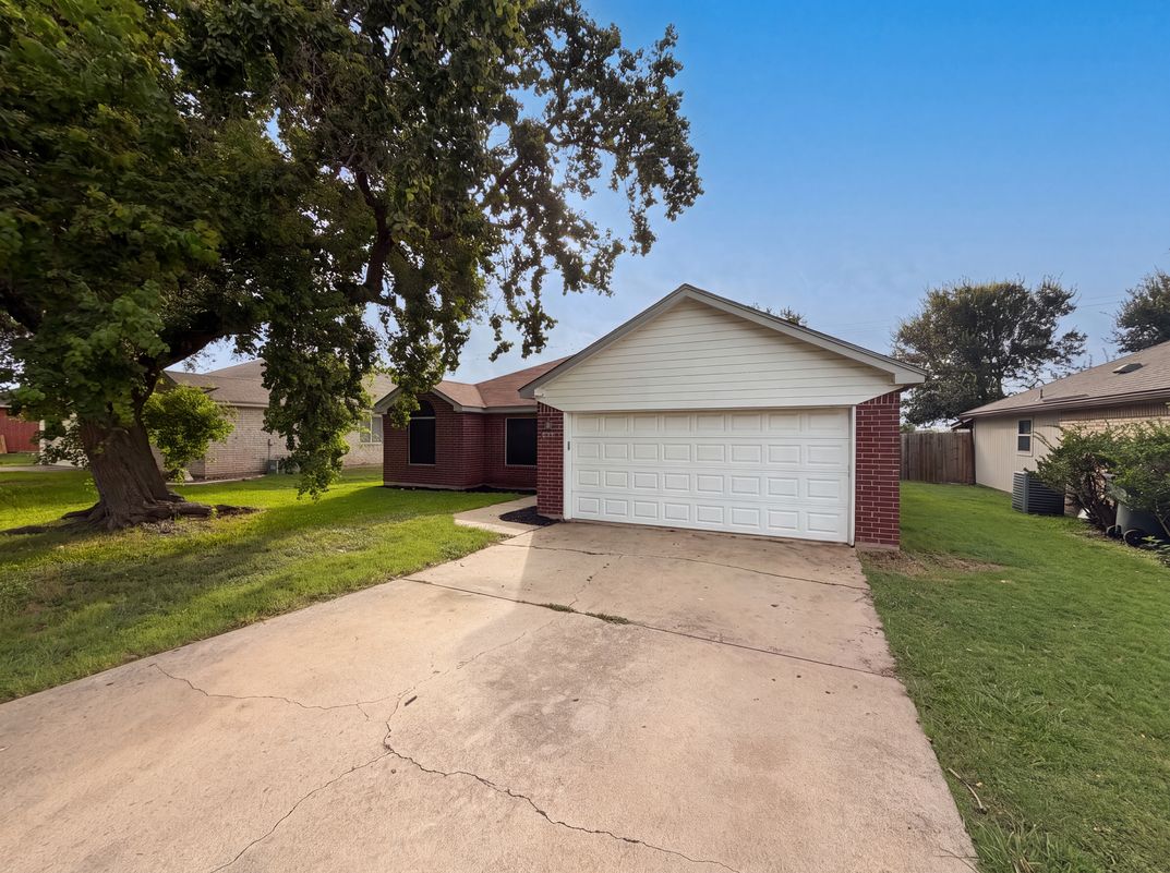 Property photo 1 of 129 Meadowbrook Dr