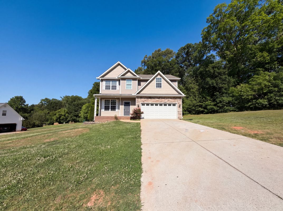 Property photo 1 of 129 Saddlebrook Ave