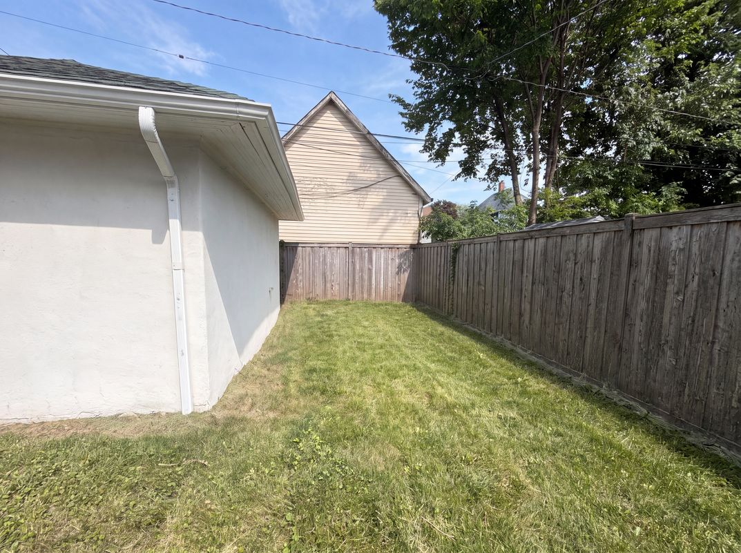 Photo 5 of 19 of 619 N 4th Ave, Maywood, IL