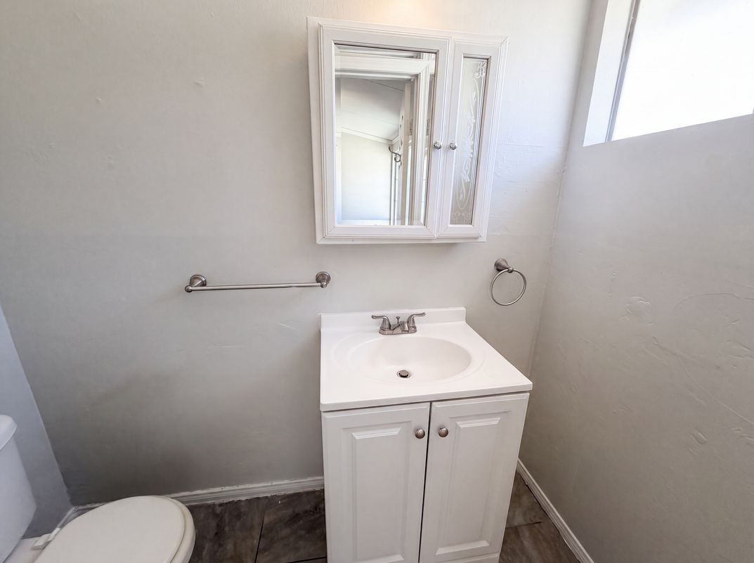 Photo 15 of 21 of 415 E Indian School Ln, Banning, CA