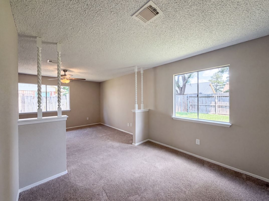 Photo 7 of 17 of 5602 Briarwood Forest Dr, Houston, TX