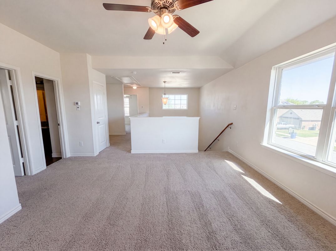 Photo 8 of 21 of 1713 Blue Jay Dr, Ennis, TX