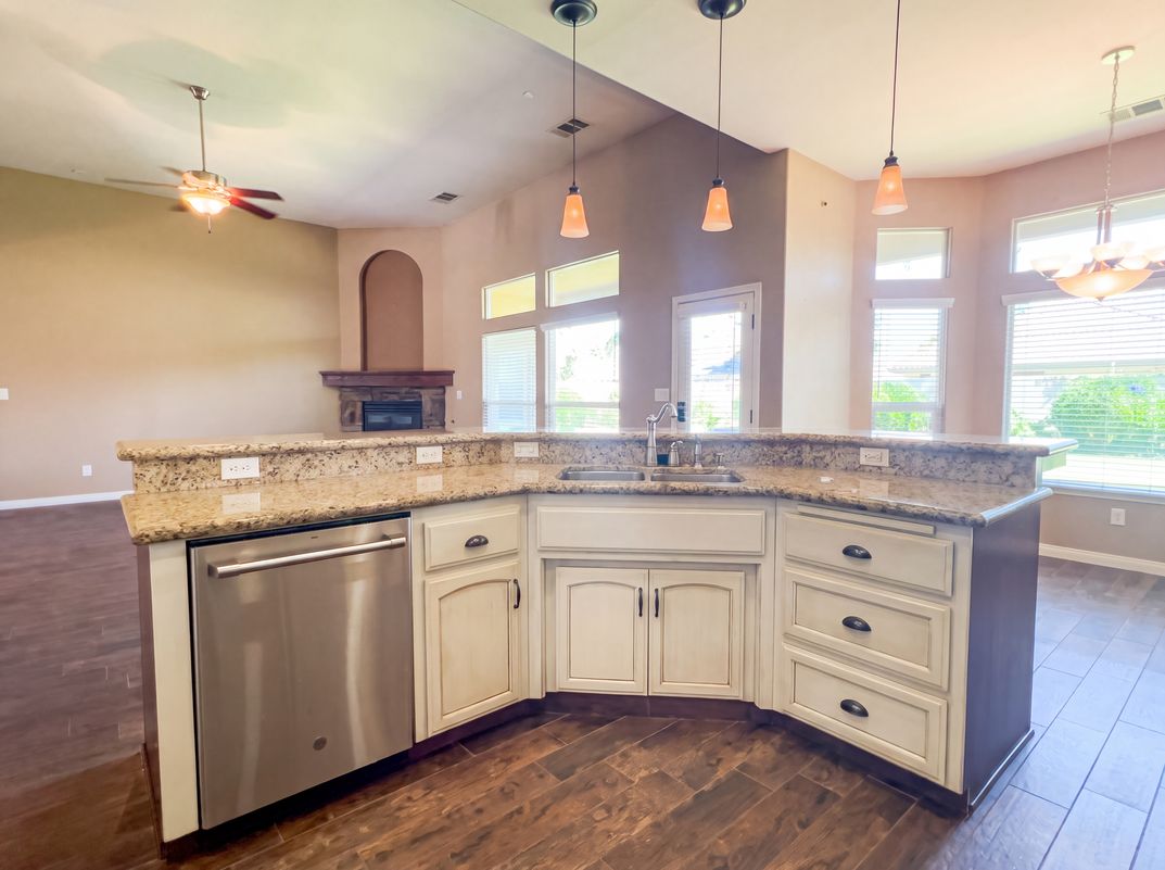 Photo 15 of 35 of 11904 Kenseth St, Bakersfield, CA