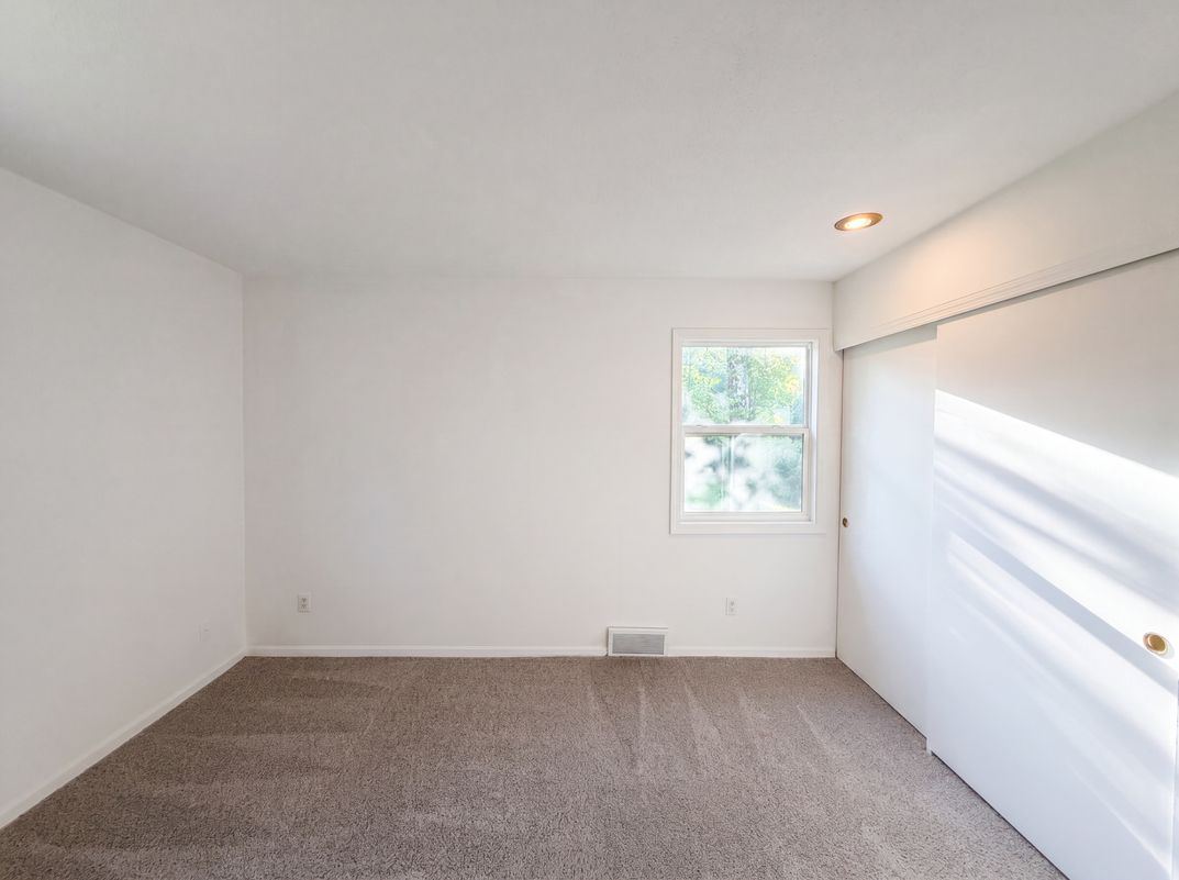 Photo 11 of 19 of 5243 N Lydia Ave, Kansas City, MO