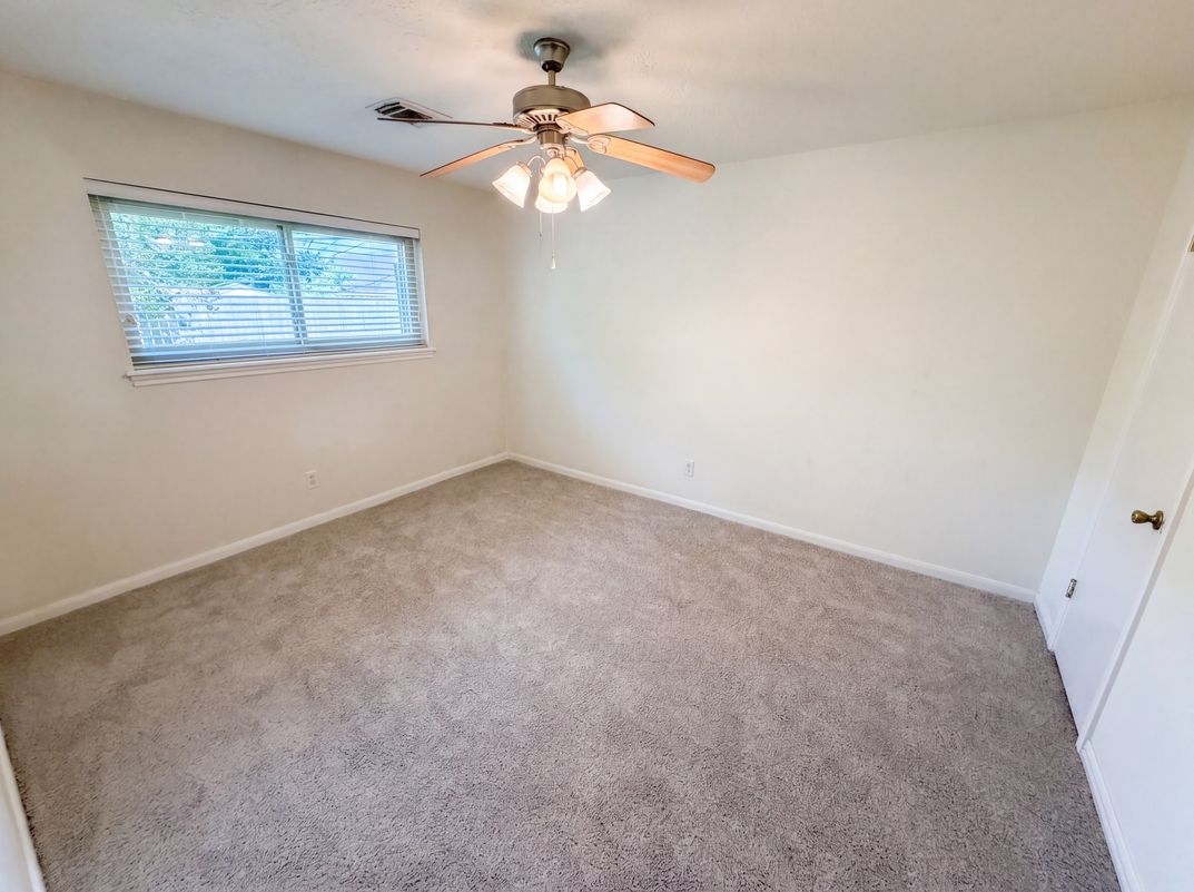 Photo 4 of 22 of 342 Queenstown Rd, Houston, TX