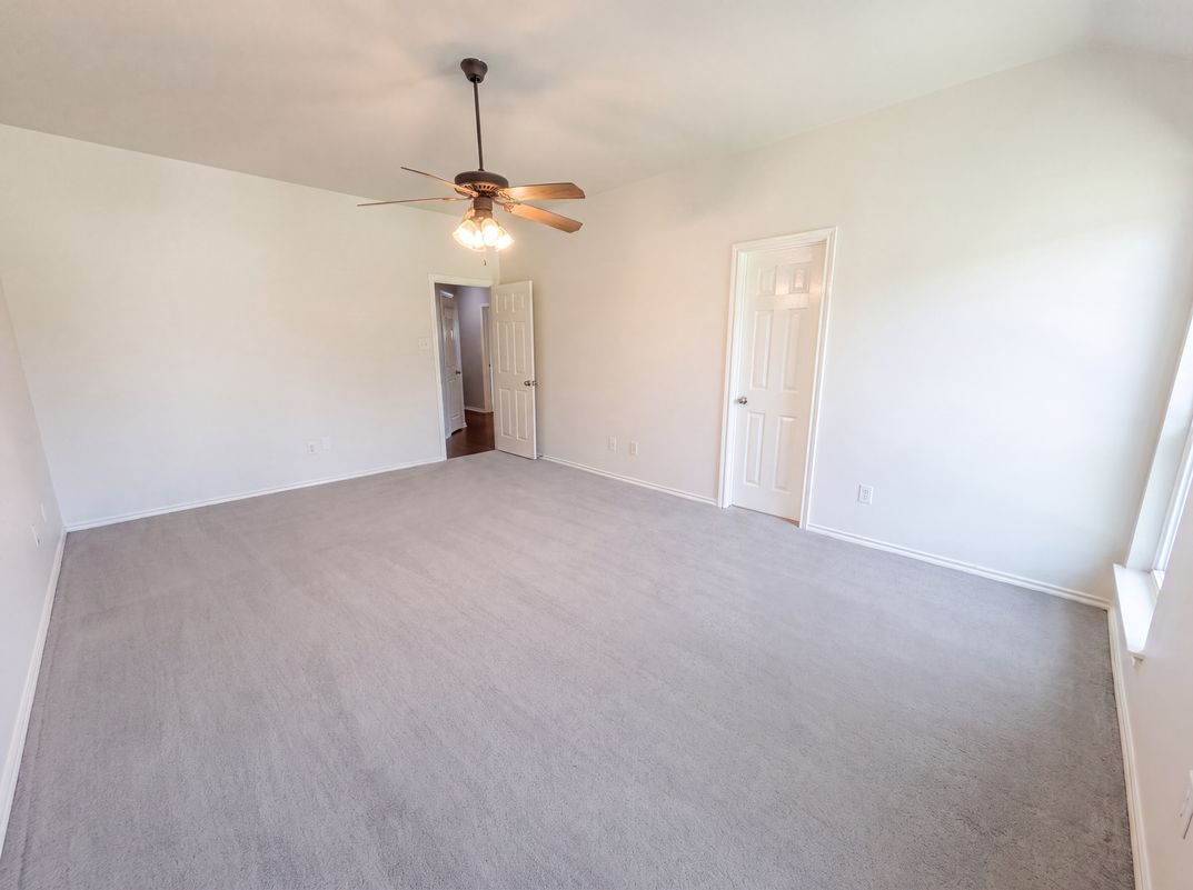 Photo 4 of 21 of 324 Cascade Dr, Red Oak, TX