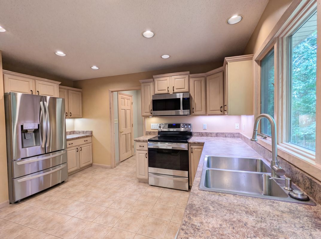 Property photo 2 of 7550 James Dr