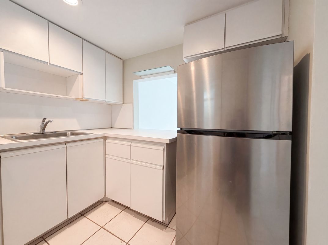 Photo 2 of 17 of 200 Galen Dr, Key Biscayne, FL