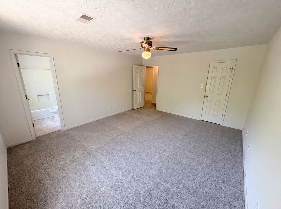 Photo 4 of 23 of 4558 Coopers Creek Pl SE, Smyrna, GA