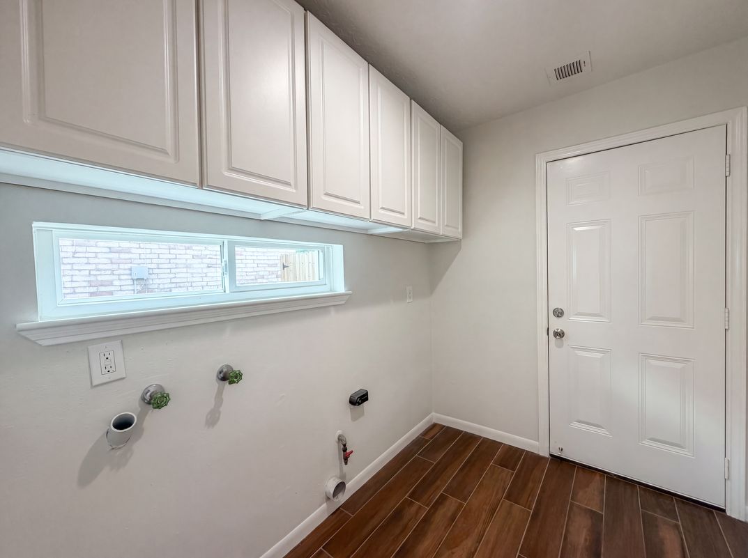 Photo 10 of 18 of 2503 Whispering Springs Dr, Spring, TX
