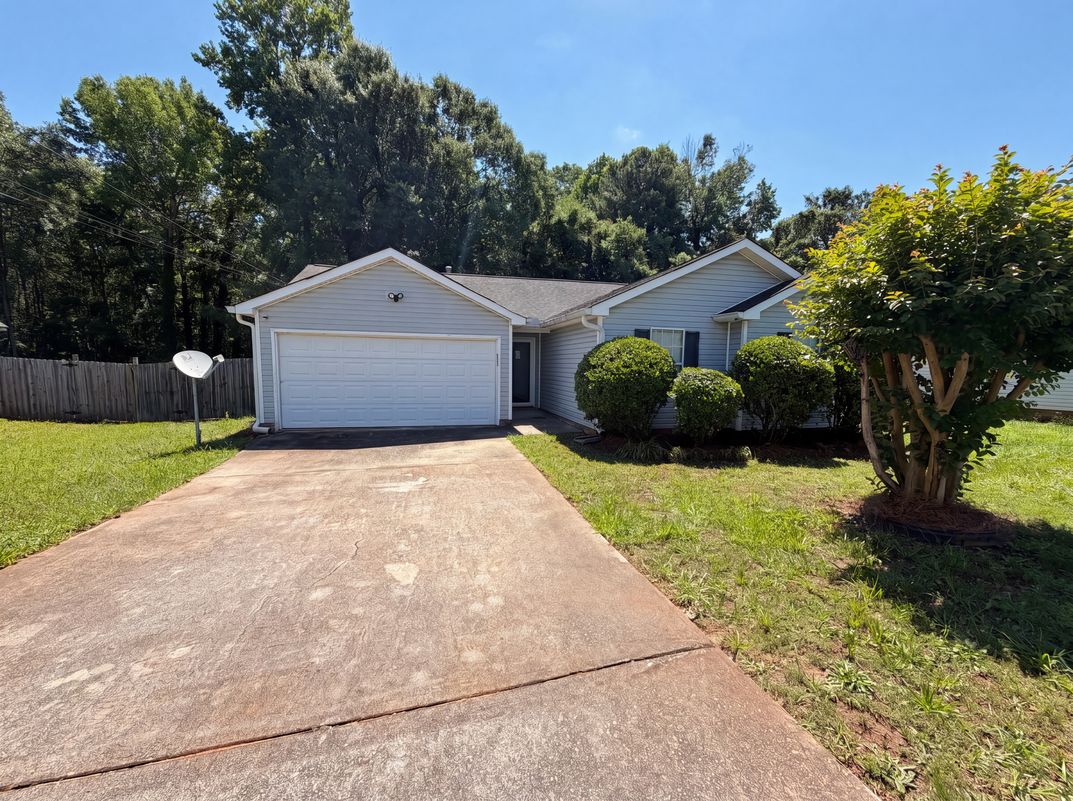 Photo 13 of 19 of 3167 River Oak Rd, Decatur, GA