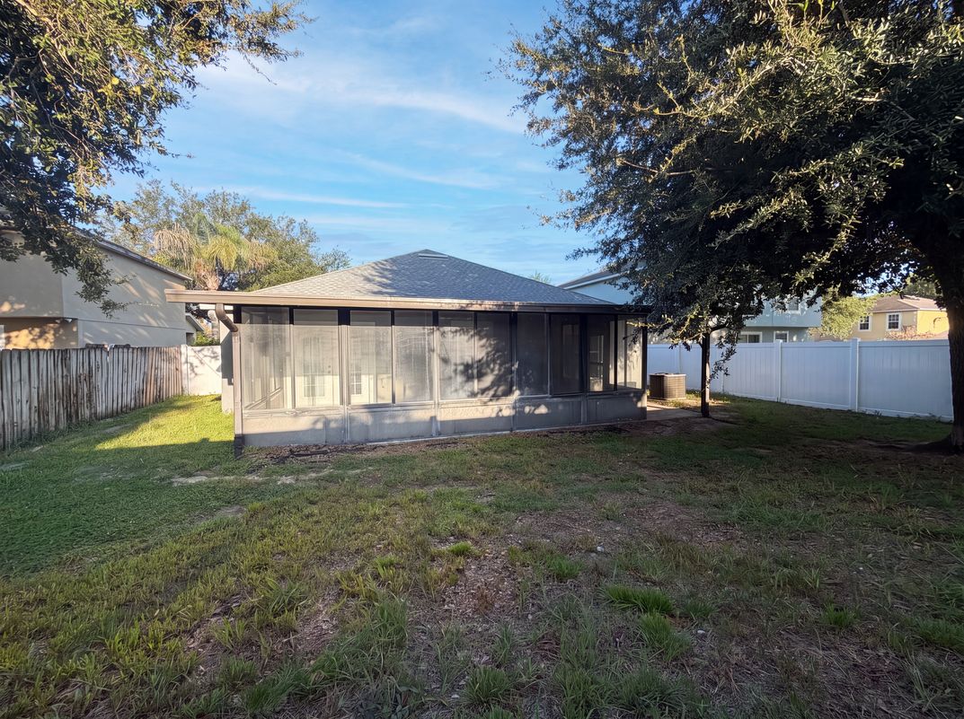 Photo 5 of 25 of 106 Cabrillo Dr, Groveland, FL