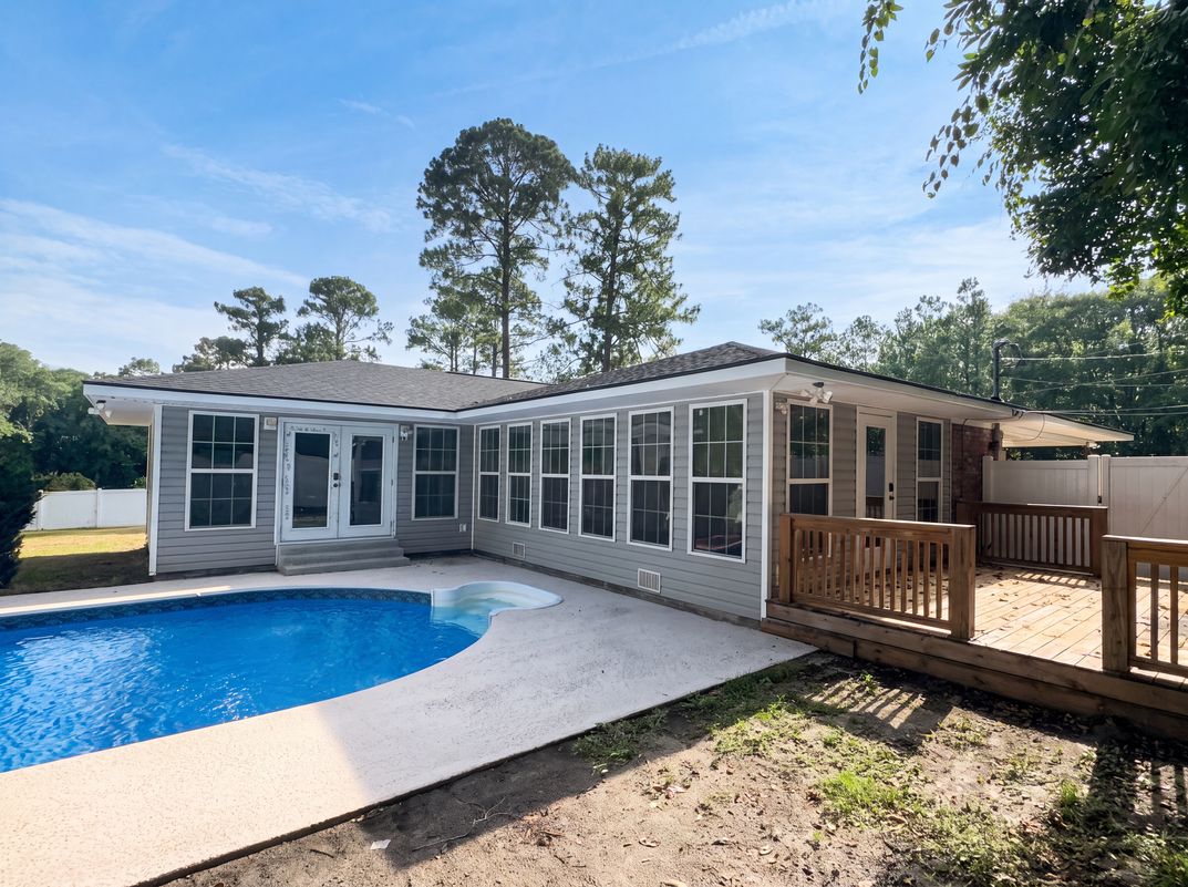 Photo 5 of 26 of 1625 Windsor Dr, Waycross, GA