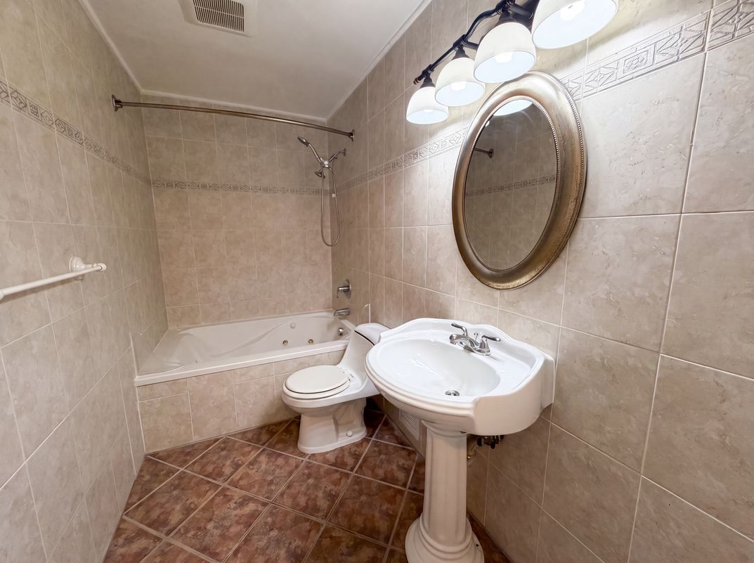 Photo 10 of 20 of 9983 Ridgeline Dr, Montgomery Village, MD