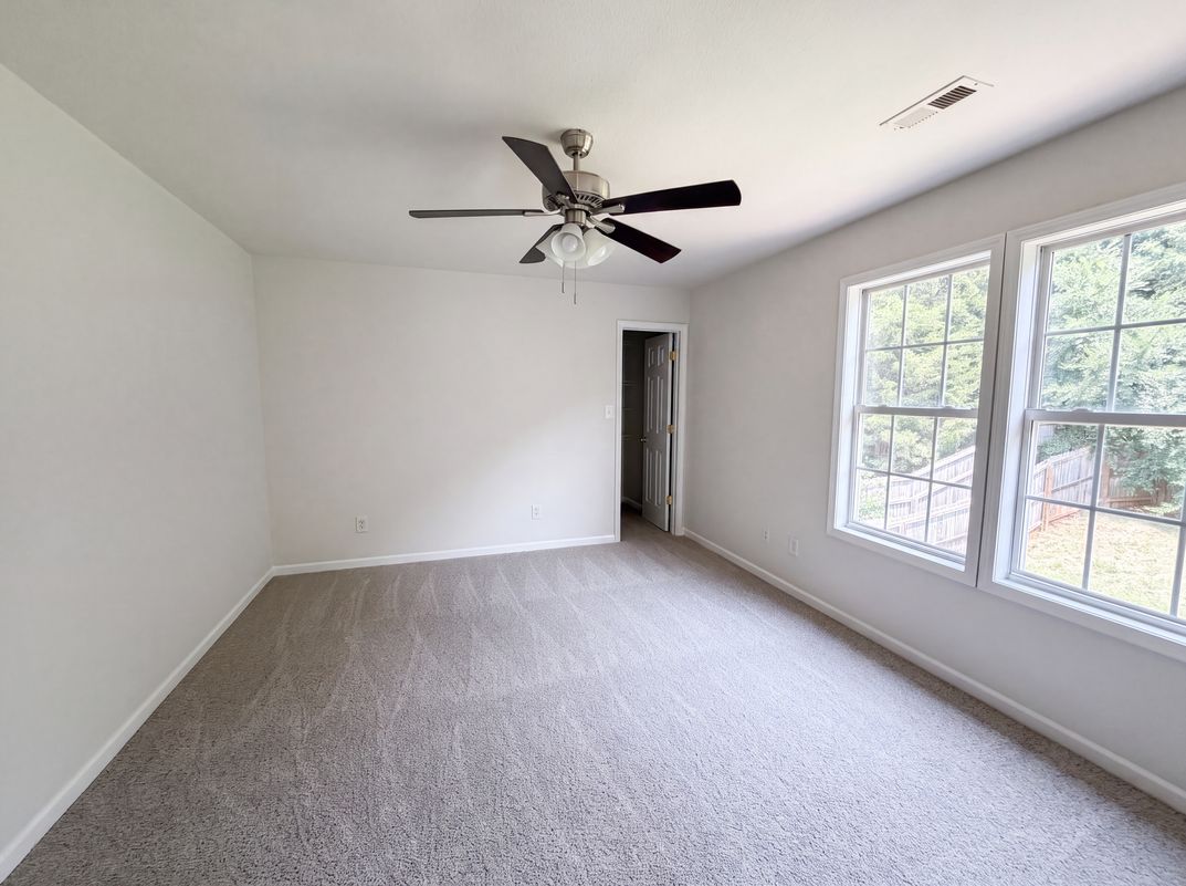 Photo 10 of 17 of 5714 Waverly Lynn Ln, Charlotte, NC