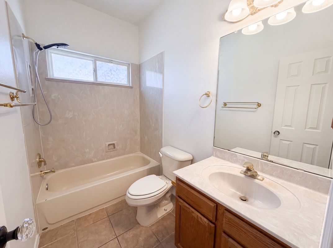 Photo 16 of 29 of 9809 Buckeye St NW, Albuquerque, NM
