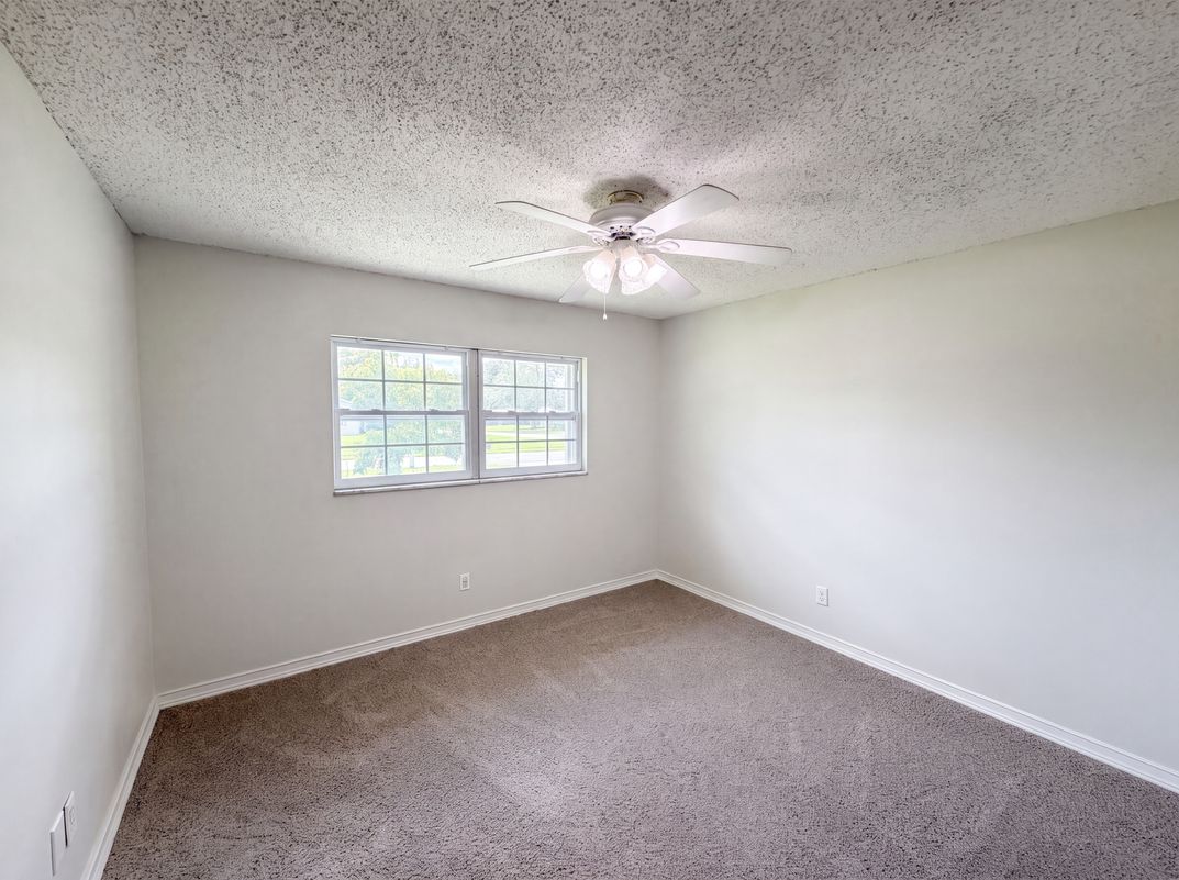 Photo 13 of 18 of 1823 Lori Ln W, Lakeland, FL