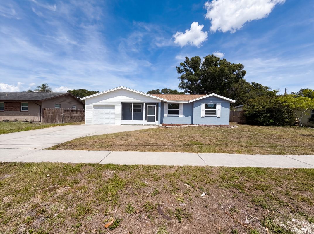 Property photo 1 of 15525 Bedford Cir E