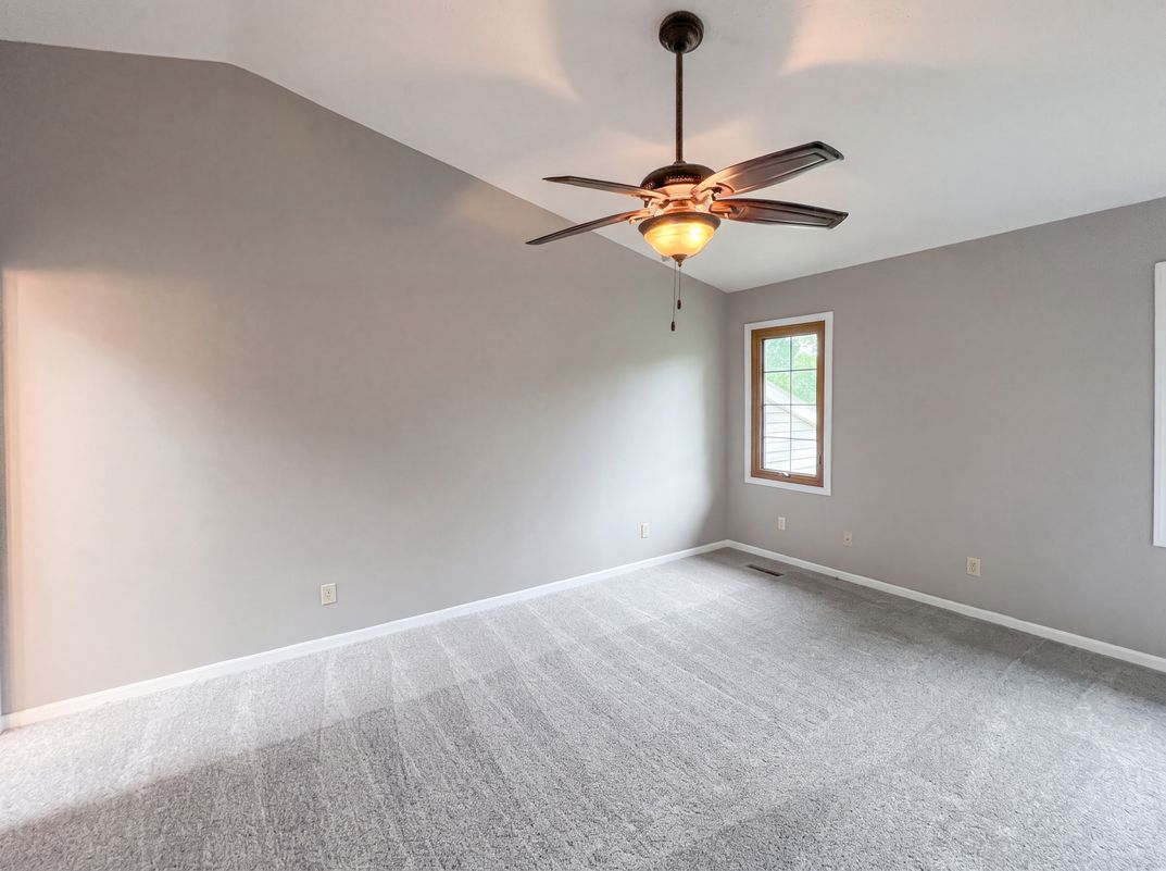 Photo 5 of 79 of 1503 Featherstone Rd, Rockford, IL