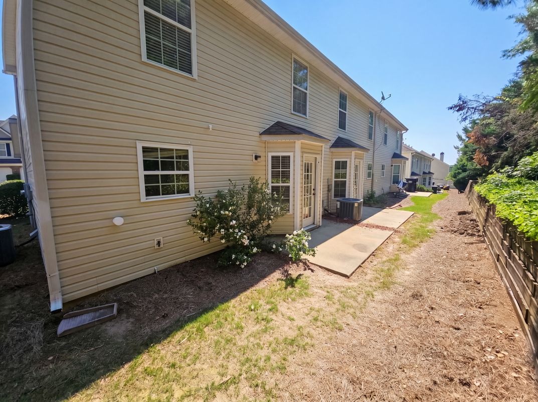 Photo 16 of 18 of 220 Fox Creek Blvd, Woodstock, GA