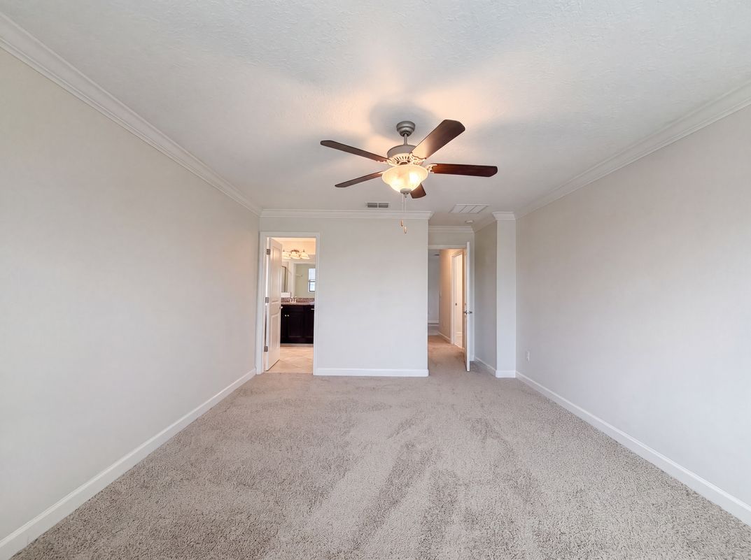 Photo 4 of 36 of 9709 Ivory Dr, Sun City Center, FL