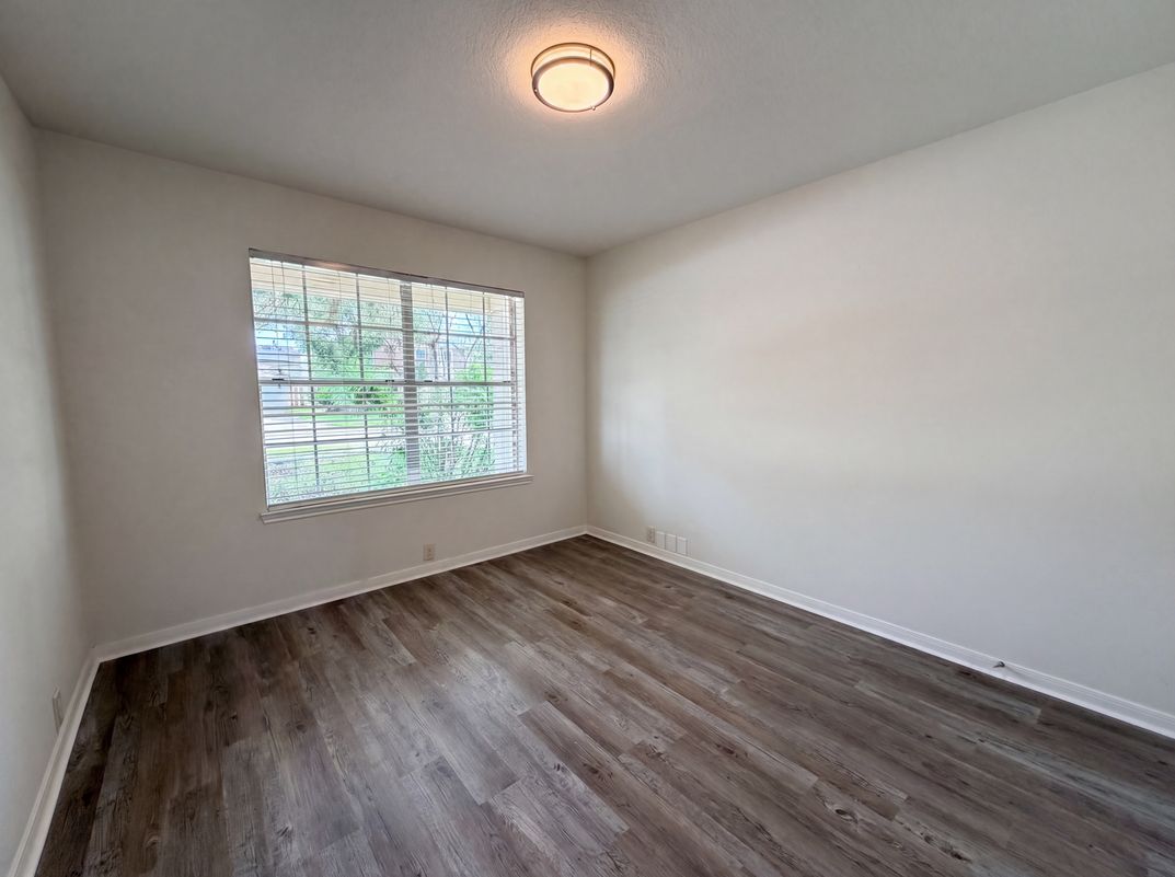 Photo 10 of 23 of 11918 Sonora Springs Dr, Tomball, TX