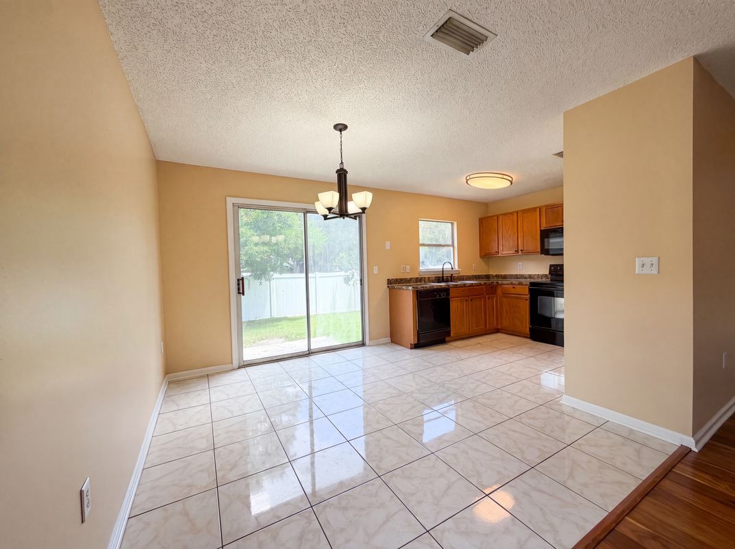 Photo 6 of 19 of 7923 Cherry Blossom Dr N, Jacksonville, FL