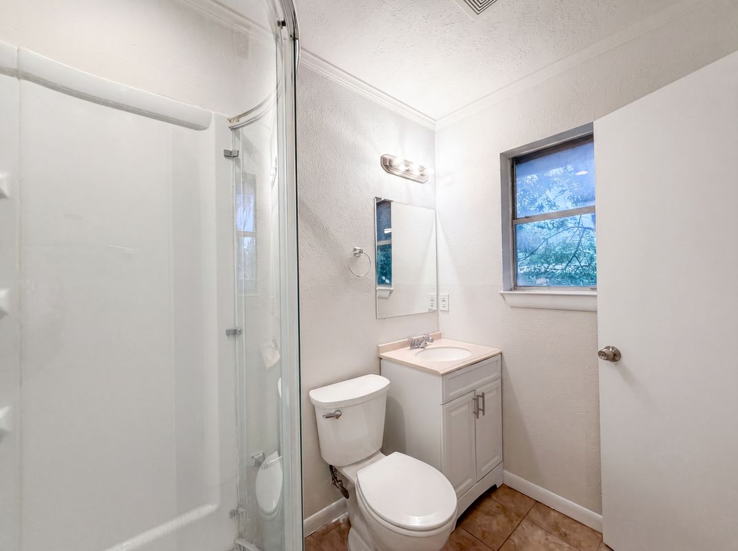 Photo 11 of 18 of 437 Denison Dr, Pottsboro, TX
