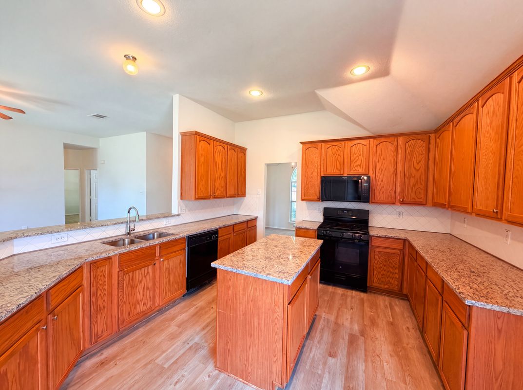 Photo 12 of 16 of 6401 Marquett Dr, Rowlett, TX