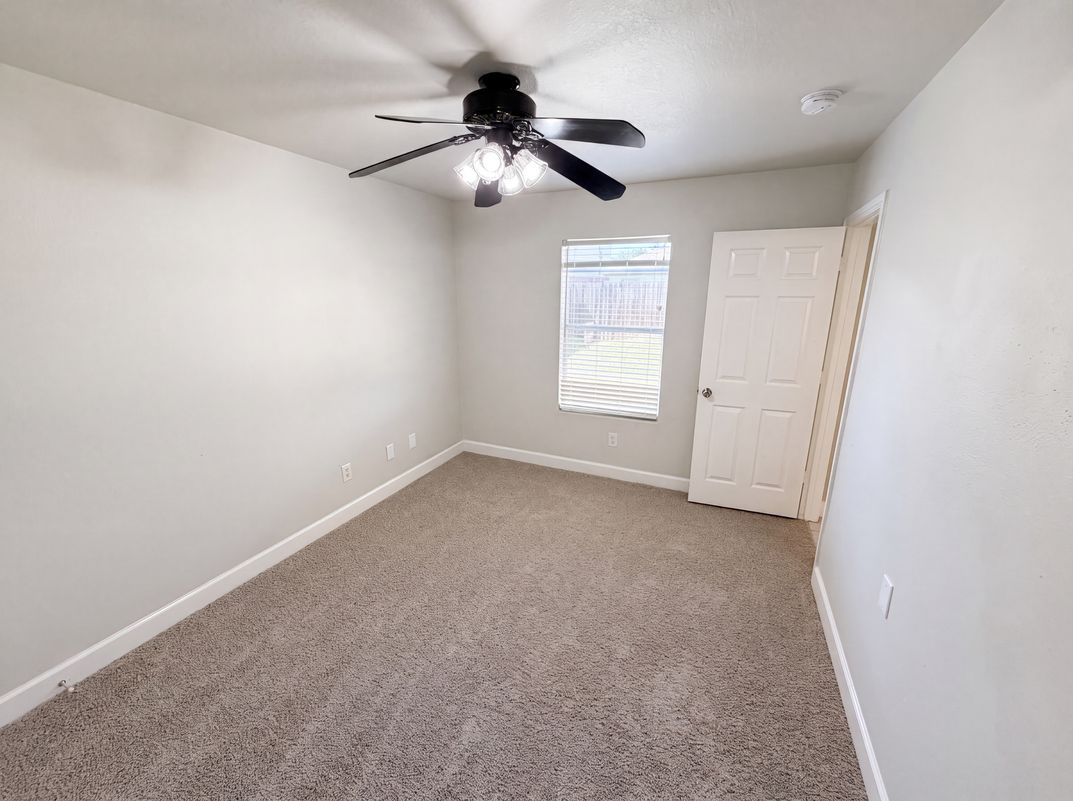 Photo 13 of 26 of 7327 Fox Hall Ln, Humble, TX