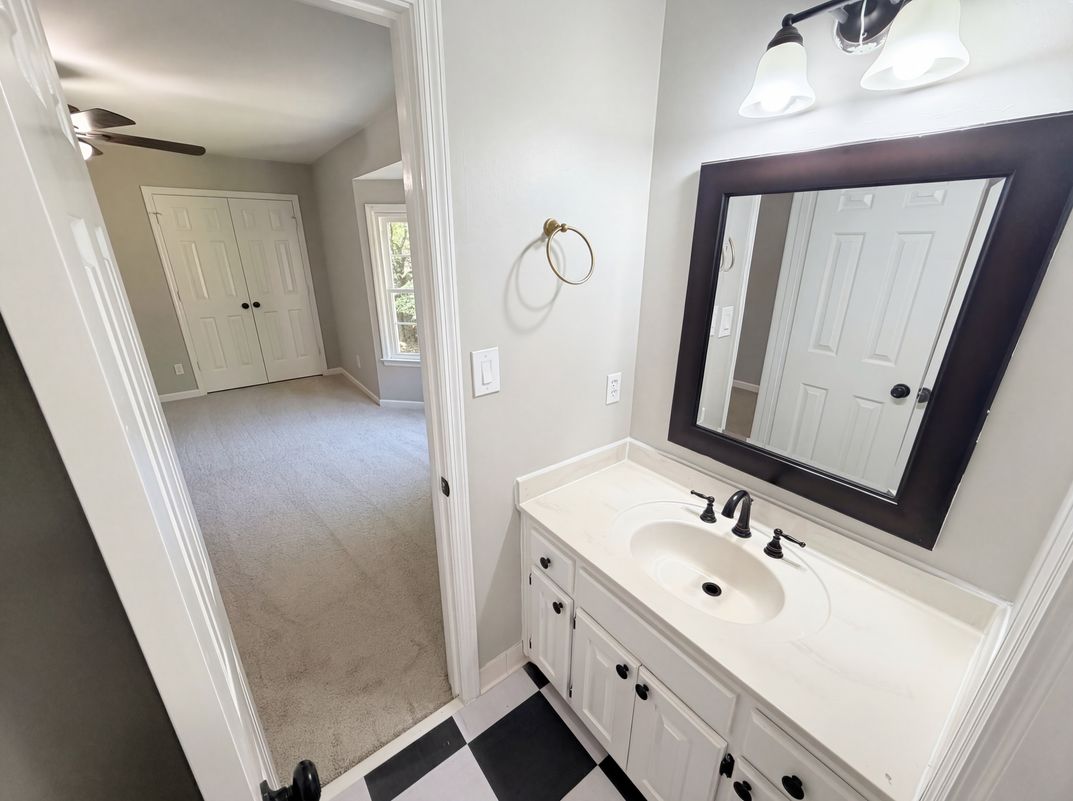 Photo 34 of 58 of 984 Forest Pond Ct, Marietta, GA