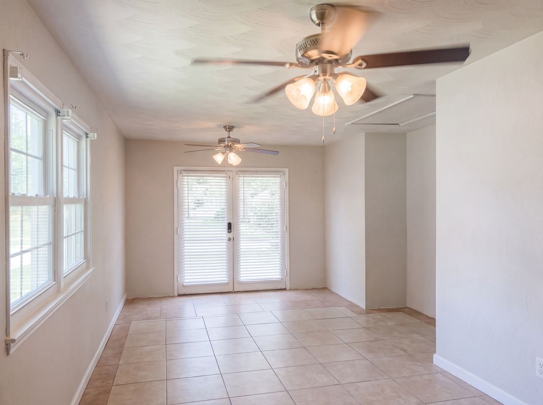 Photo 8 of 18 of 4307 Greenwood Dr, Portsmouth, VA