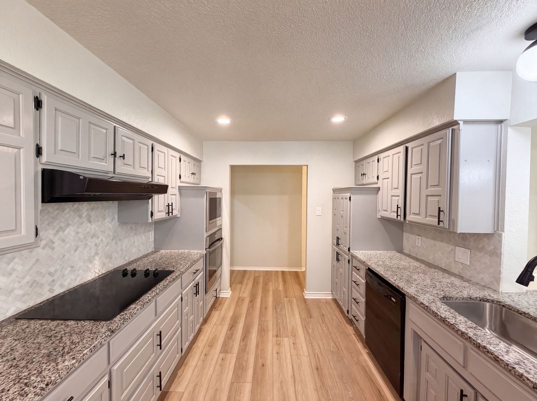 Photo 12 of 21 of 9 Muirfield Ct, Roanoke, TX