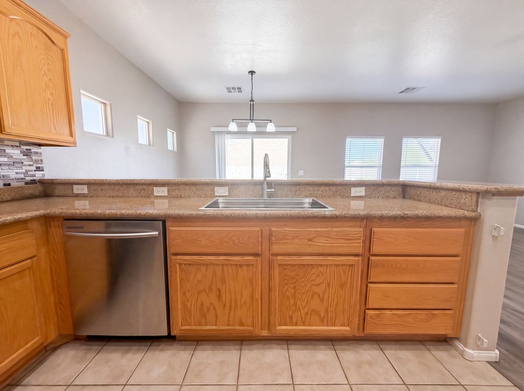 Photo 10 of 25 of 4560 Sunflower Ave, Las Vegas, NV
