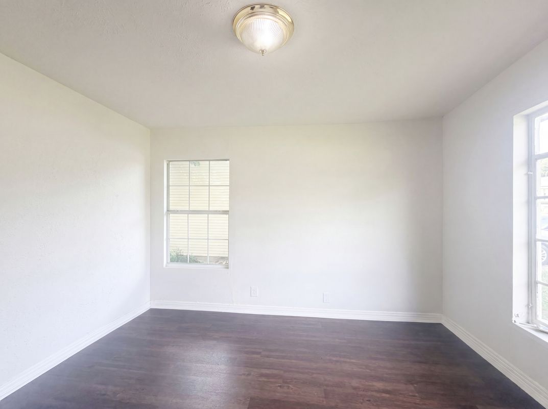 Photo 9 of 17 of 11216 Barbarosa Dr, Dallas, TX