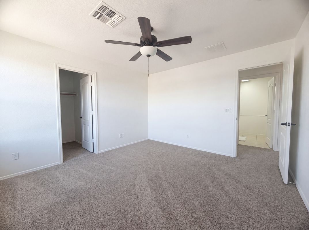 Photo 11 of 18 of 1043 E Daniella Dr, San Tan Valley, AZ
