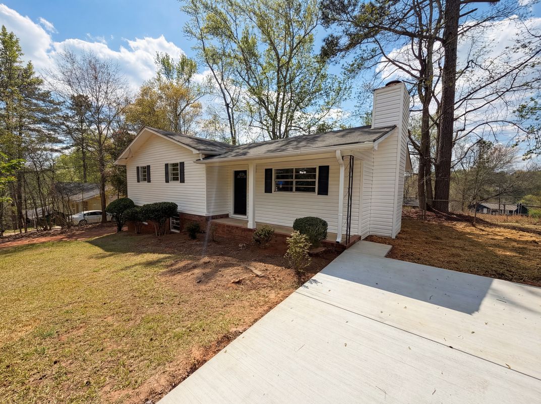 Photo 8 of 19 of 2405 Eric Ln, Douglasville, GA