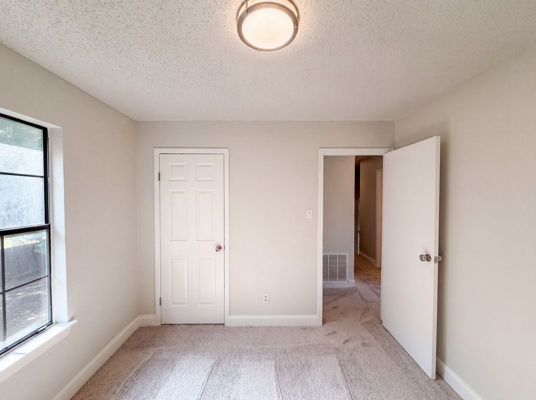 Photo 11 of 20 of 3610 Clearview Dr, Corinth, TX