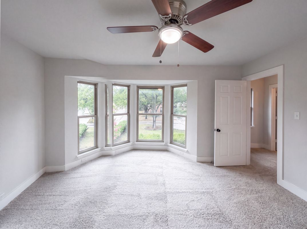 Photo 4 of 19 of 13324 Pandora Cir, Dallas, TX