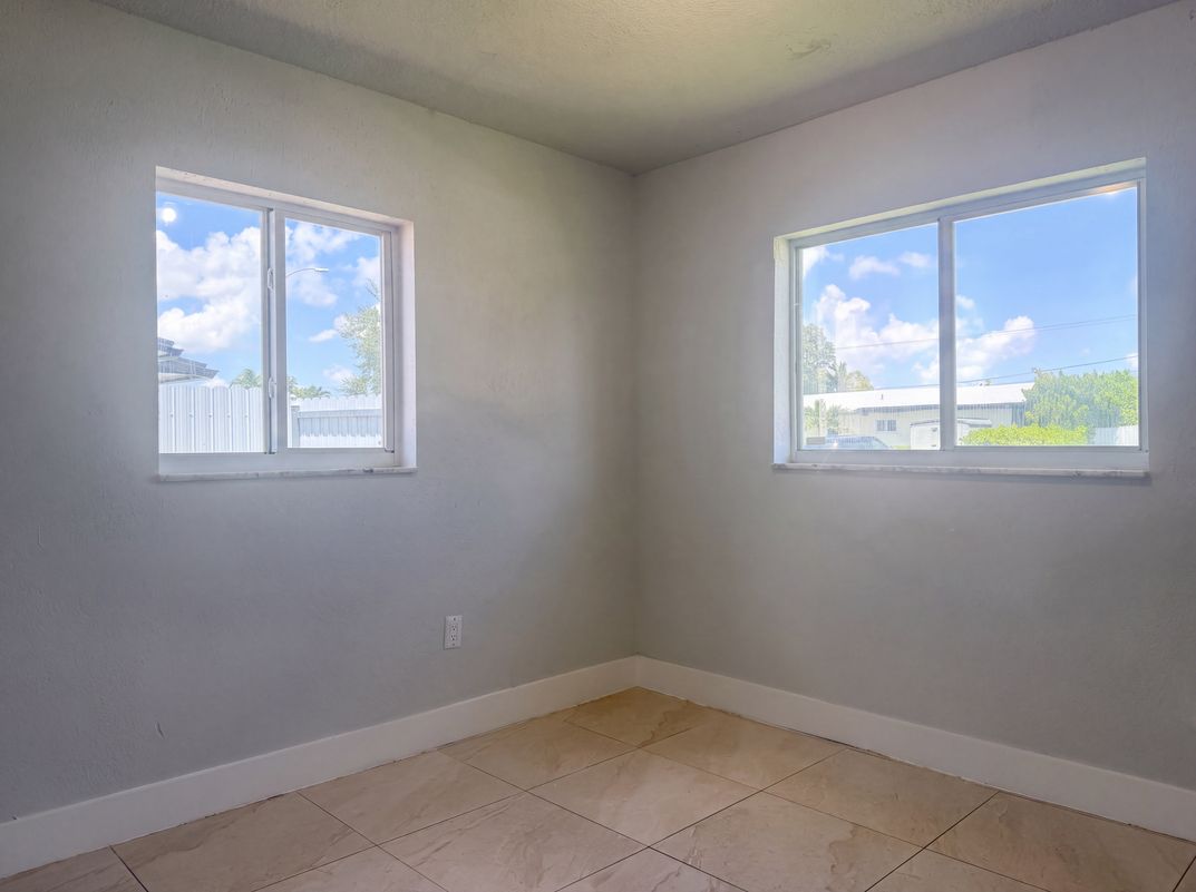 Photo 9 of 22 of 6200 SW 109th Ave, Miami, FL