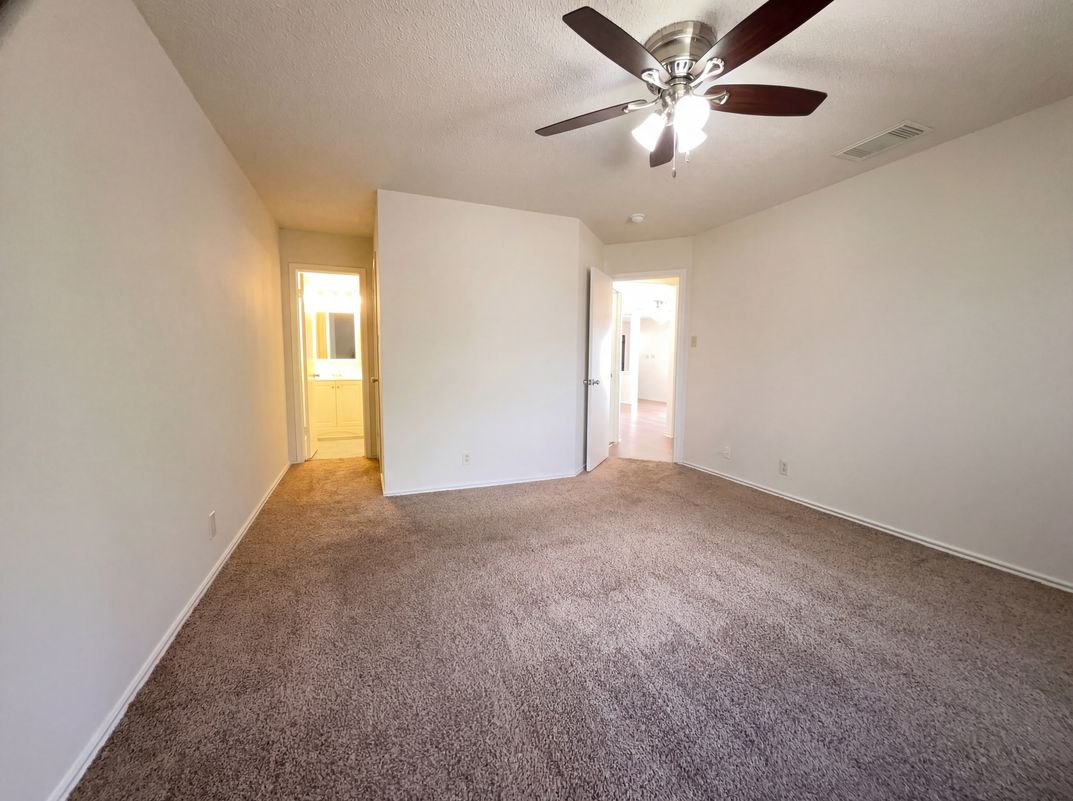 Photo 12 of 16 of 3741 Candlebluff Dr, San Antonio, TX